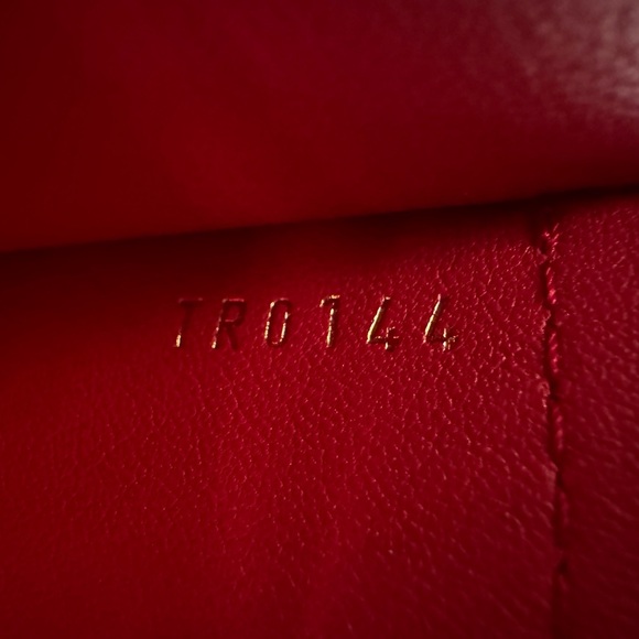 New Authentic Louis Vuitton Capucines GM Leather Black+Pink Handbag - Picture 16 of 17